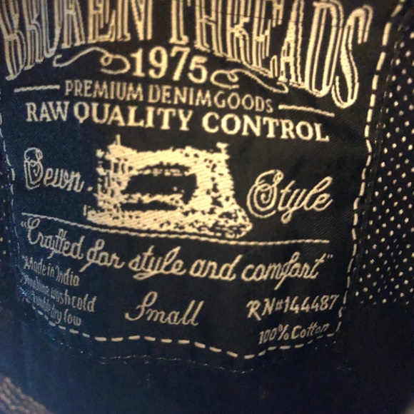 Men’s short sleeve button up - Picture 4 of 6